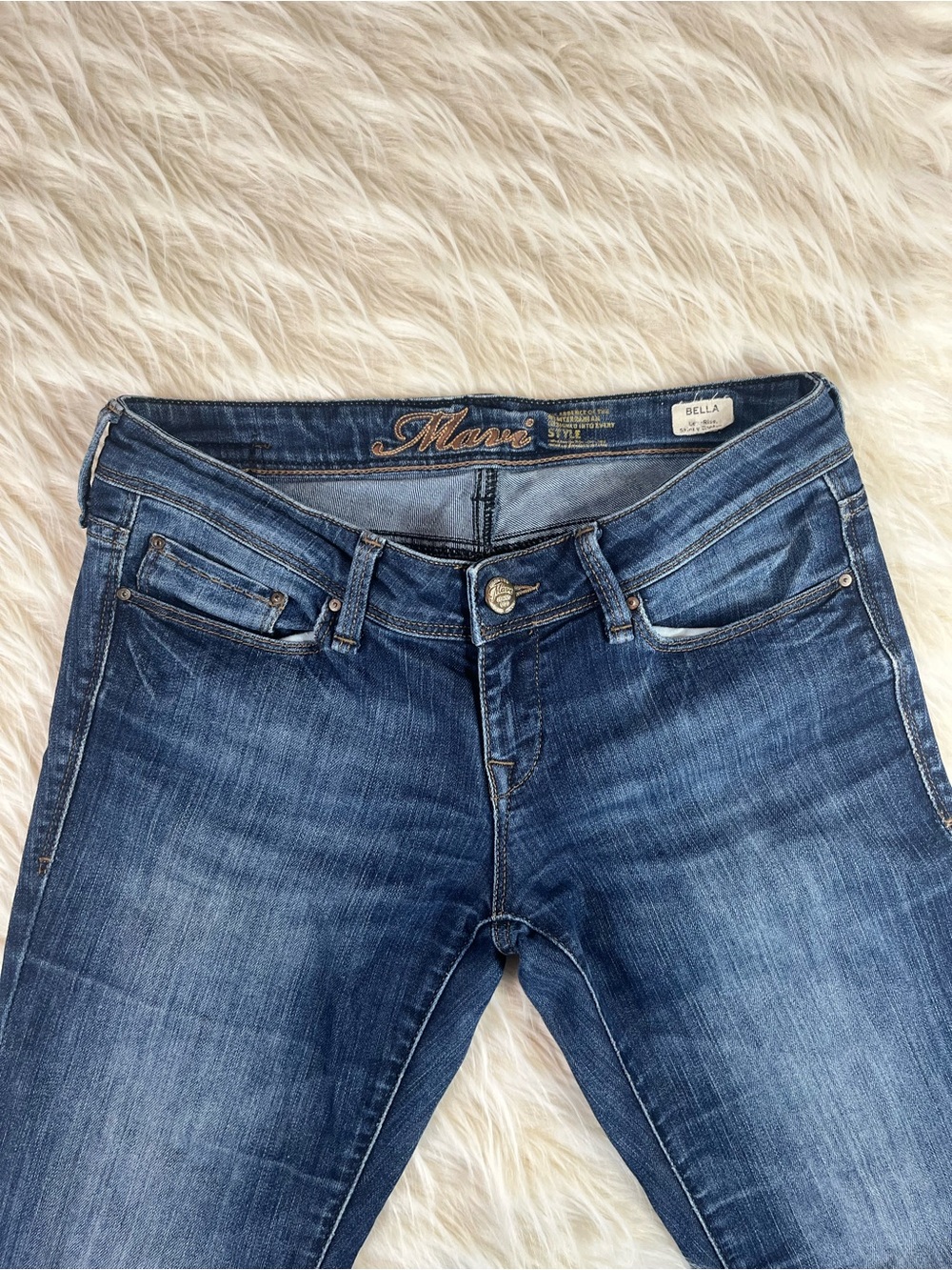 Mavi Bella Jeans Women's 30x31 Mid Rise Bootcut Medium Wash - Picture 2 of 5
